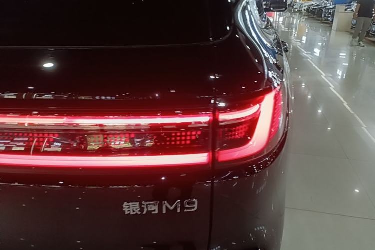 Used Geely Galaxy M9 2025 Model 210km Four-Wheel-Drive Leading Edition Right Rear Taillight