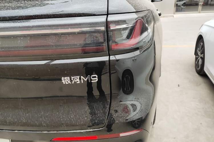 Used Geely Galaxy M9 2025 Model 210km Four-Wheel-Drive Leading Edition Right Rear Taillight