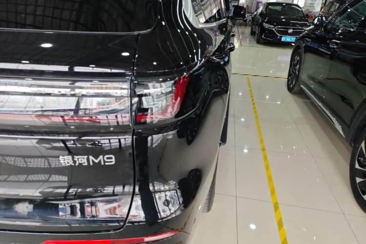 Used Geely Galaxy M9 2025 Model 210km Four-Wheel-Drive Leading Edition Right Rear Taillight