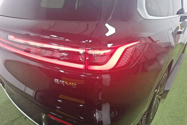 Used Geely Galaxy M9 2025 Model 210km Four-Wheel-Drive Leading Edition Right Rear Taillight