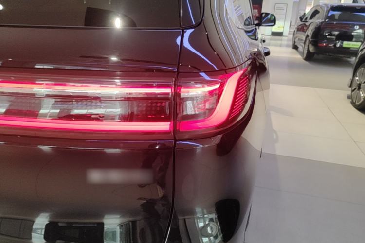 Used Geely Galaxy M9 2025 Model 210km Four-Wheel-Drive Leading Edition Right Rear Taillight