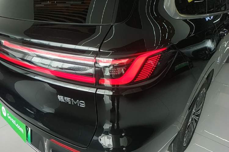 Used Geely Galaxy M9 2025 Model 210km Four-Wheel-Drive Leading Edition Right Rear Taillight