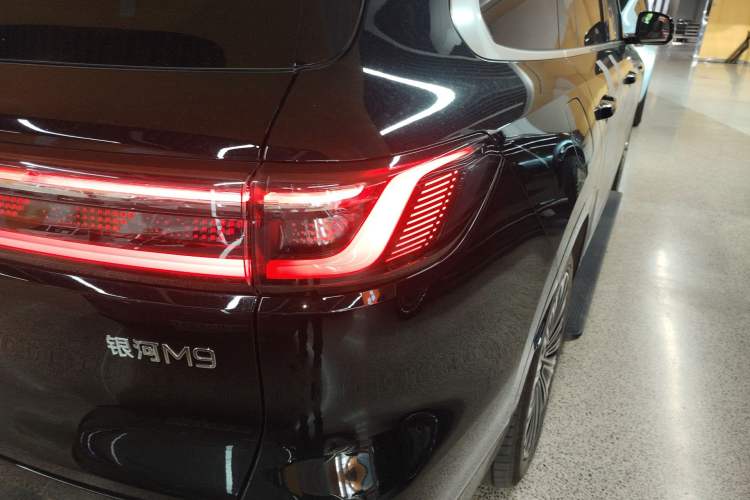 Used Geely Galaxy M9 2025 Model 210km Four-Wheel-Drive Leading Edition Right Rear Taillight