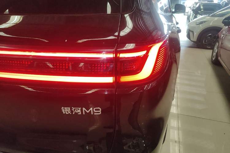 Used Geely Galaxy M9 2025 Model 210km Four-Wheel-Drive Leading Edition Right Rear Taillight