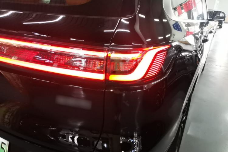 Used Geely Galaxy M9 2025 Model 100km Two-Wheel-Drive Smart Navigation Edition Right Rear Taillight