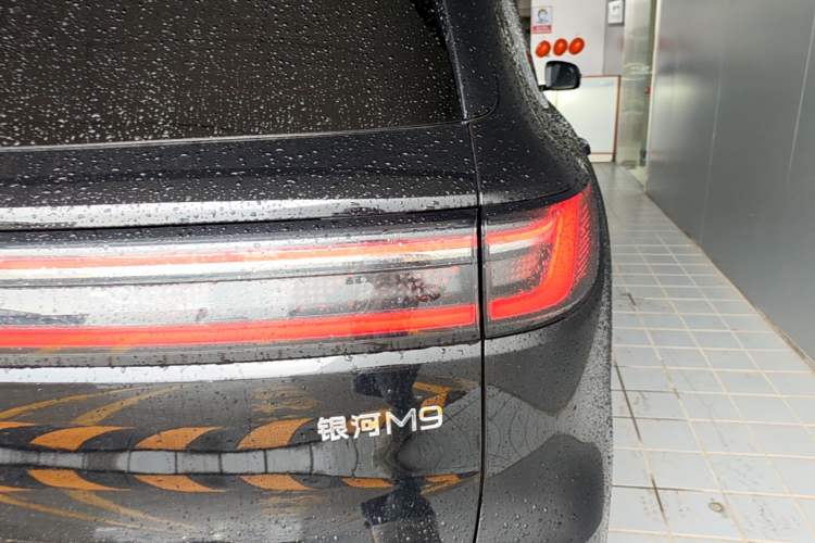 Used Geely Galaxy M9 2025 Model 210km Four-Wheel-Drive Leading Edition Right Rear Taillight