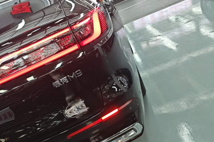 Used Geely Galaxy M9 2025 Model 210km Four-Wheel-Drive Leading Edition Right Rear Taillight