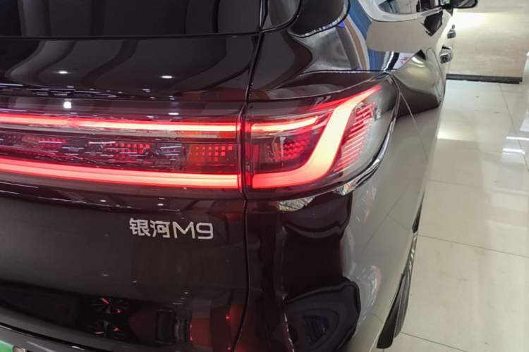 Used Geely Galaxy M9 2025 Model 210km Four-Wheel-Drive Leading Edition Right Rear Taillight