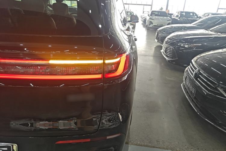 Used Geely Galaxy M9 2025 Model 210km Four-Wheel-Drive Leading Edition Right Rear Taillight
