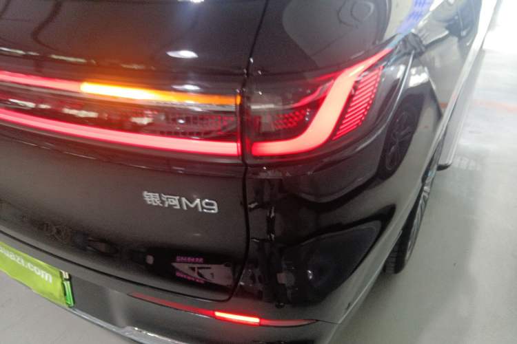 Used Geely Galaxy M9 2025 Model 210km Four-Wheel-Drive Leading Edition Right Rear Taillight
