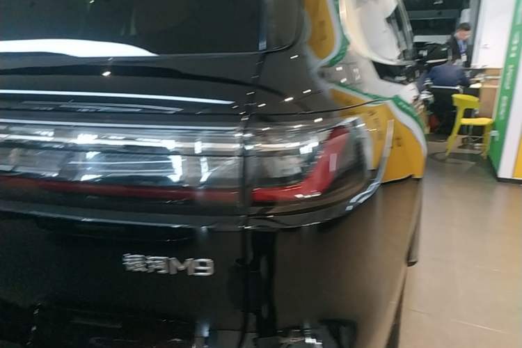 Used Geely Galaxy M9 2025 Model 210km Four-Wheel-Drive Leading Edition Right Rear Taillight
