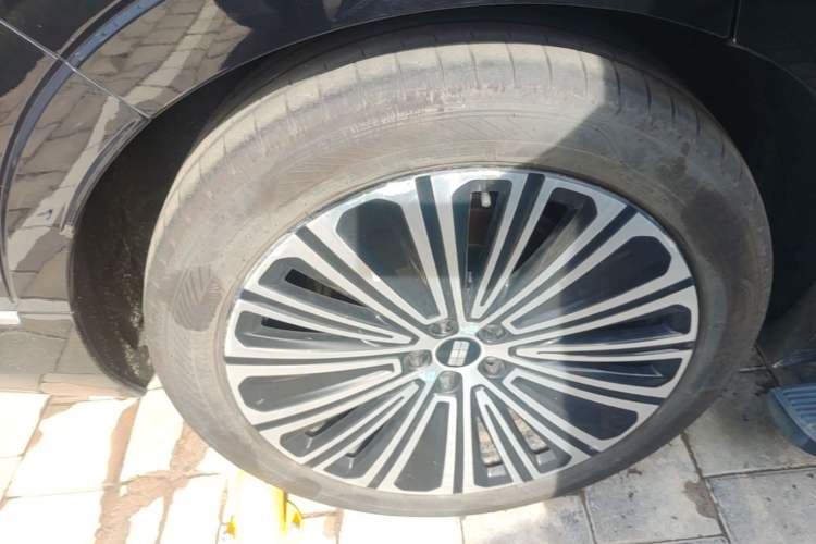 Used Geely Galaxy M9 2025 Model 210km Four-Wheel-Drive Leading Edition Right Rear Wheel Hub