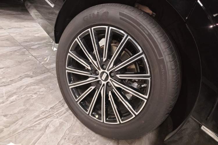 Used Geely Galaxy M9 2025 Model 210km Four-Wheel-Drive Leading Edition Right Rear Wheel Hub