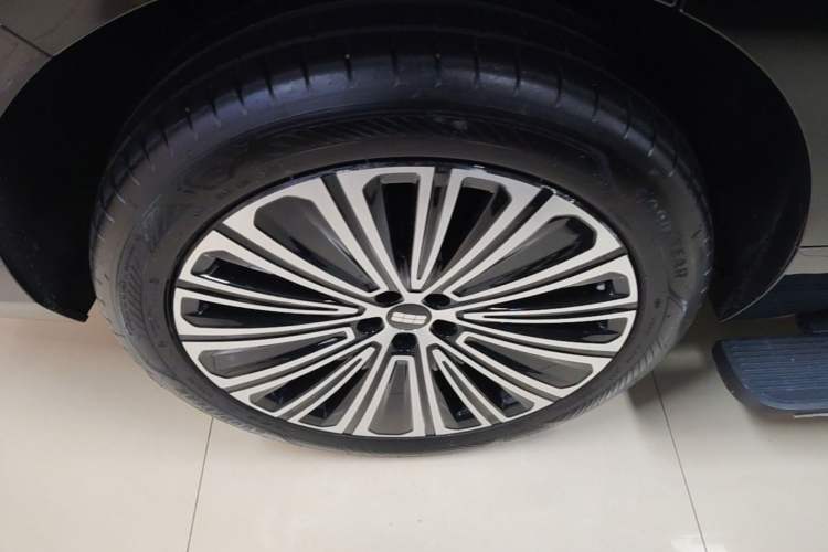 Used Geely Galaxy M9 2025 Model 210km Four-Wheel-Drive Leading Edition Right Rear Wheel Hub