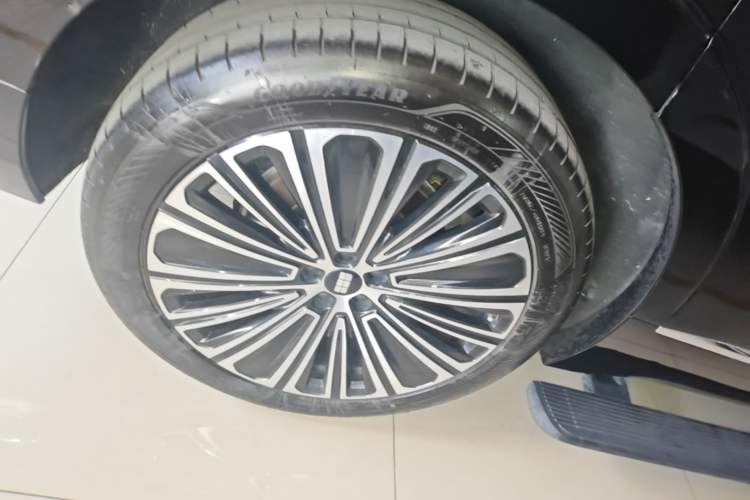 Used Geely Galaxy M9 2025 Model 210km Four-Wheel-Drive Leading Edition Right Rear Wheel Hub