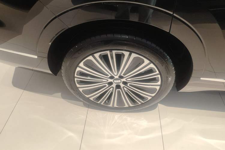 Used Geely Galaxy M9 2025 Model 210km Four-Wheel-Drive Leading Edition Right Rear Wheel Hub