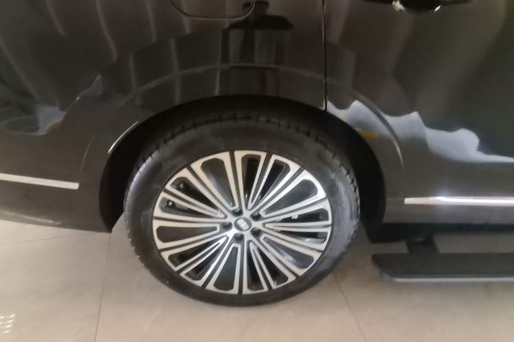 Used Geely Galaxy M9 2025 Model 210km Four-Wheel-Drive Leading Edition Right Rear Wheel Hub