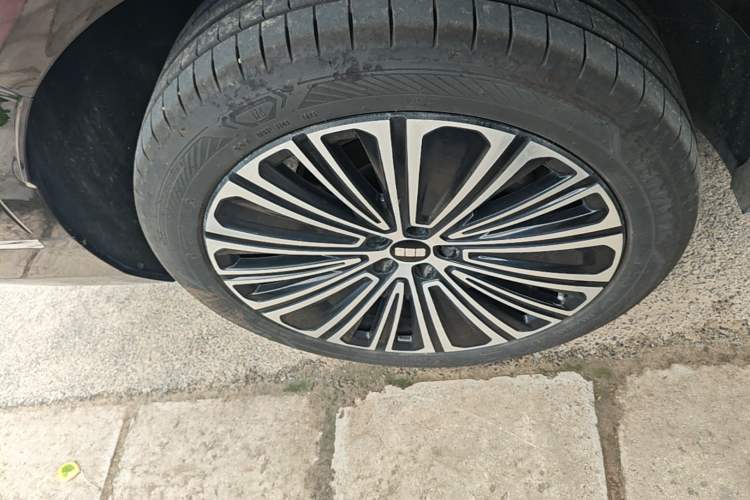 Used Geely Galaxy M9 2025 Model 210km Four-Wheel-Drive Leading Edition Right Rear Wheel Hub