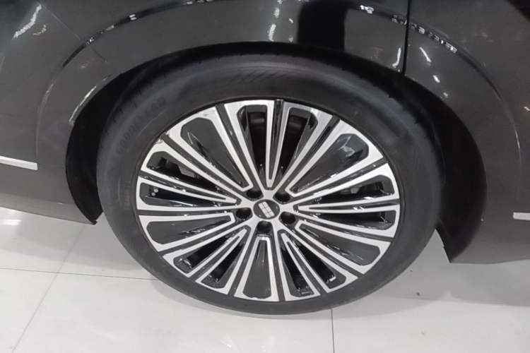 Used Geely Galaxy M9 2025 Model 210km Four-Wheel-Drive Leading Edition Right Rear Wheel Hub