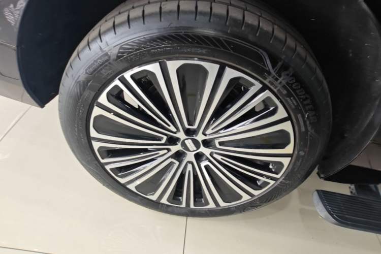 Used Geely Galaxy M9 2025 Model 210km Four-Wheel-Drive Leading Edition Right Rear Wheel Hub