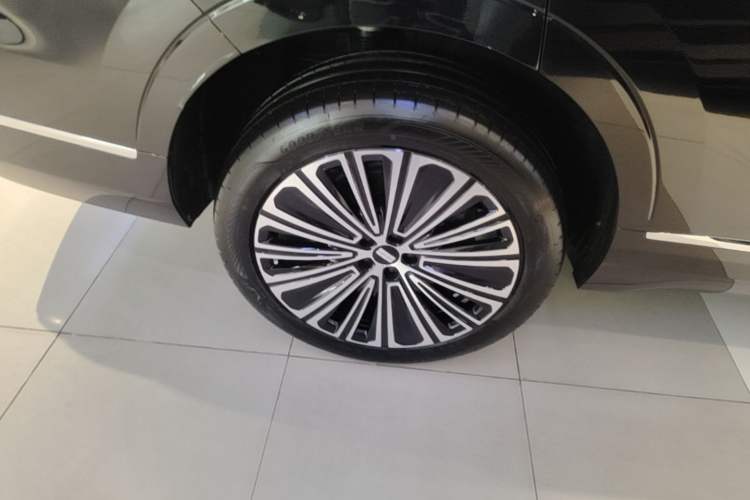 Used Geely Galaxy M9 2025 Model 210km Four-Wheel-Drive Leading Edition Right Rear Wheel Hub