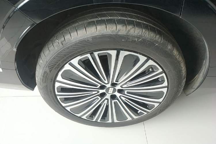 Used Geely Galaxy M9 2025 Model 210km Four-Wheel-Drive Leading Edition Right Rear Wheel Hub