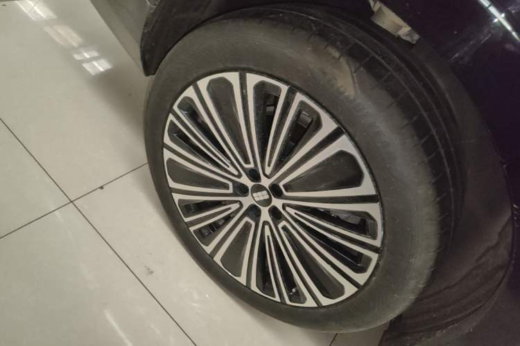 Used Geely Galaxy M9 2025 Model 210km Four-Wheel-Drive Leading Edition Right Rear Wheel Hub
