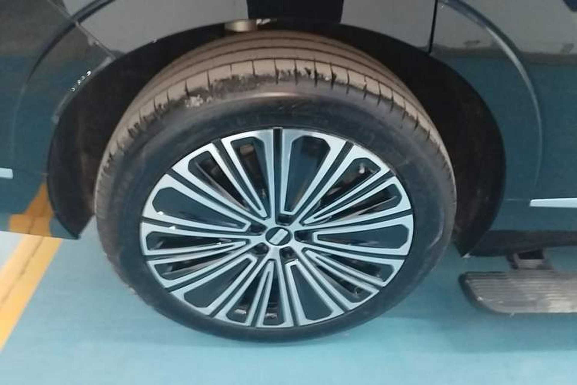 Used Geely Galaxy M9 2025 Model 210km Four-Wheel-Drive Leading Edition Right Rear Wheel Hub