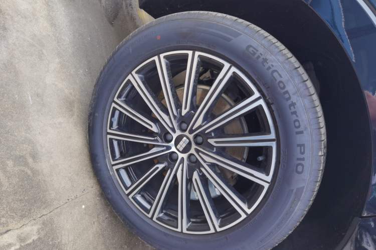 Used Geely Galaxy M9 2025 Model 230km Two-Wheel-Drive Exploration Edition Right Rear Wheel Hub