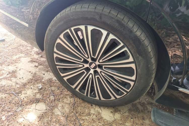 Used Geely Galaxy M9 2025 Model 210km Four-Wheel-Drive Leading Edition Right Rear Wheel Hub