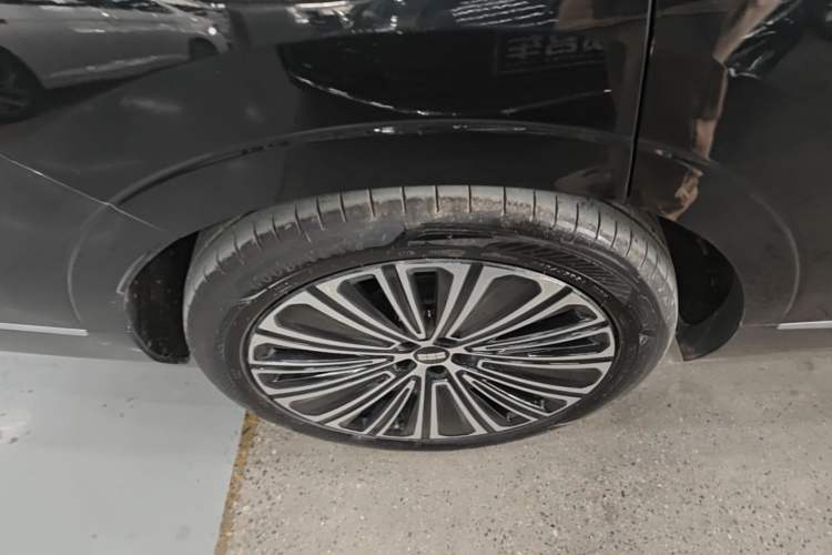 Used Geely Galaxy M9 2025 Model 210km Four-Wheel-Drive Leading Edition Right Rear Wheel Hub