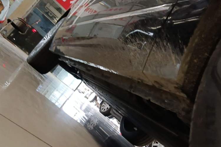 Used Geely Galaxy M9 2025 Model 210km Four-Wheel-Drive Leading Edition Right Side Sill