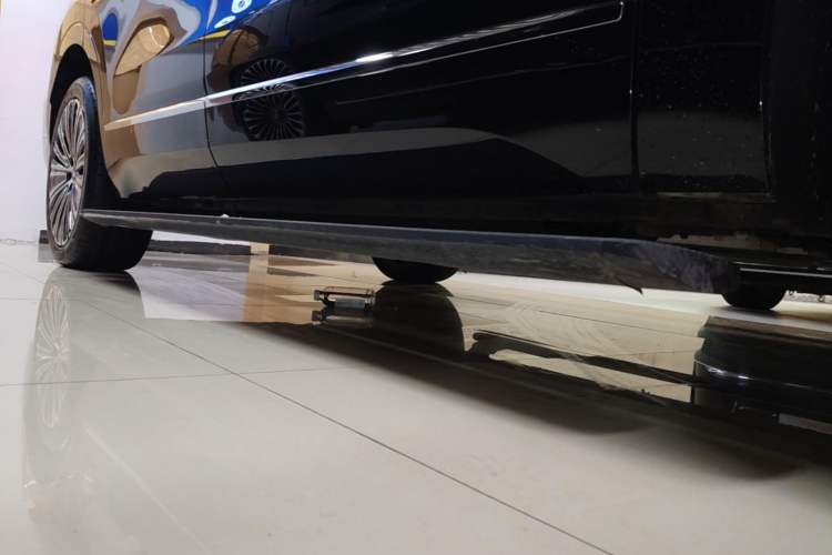 Used Geely Galaxy M9 2025 Model 210km Four-Wheel-Drive Leading Edition Right Side Sill