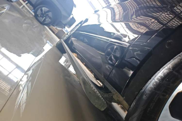 Used Geely Galaxy M9 2025 Model 210km Four-Wheel-Drive Leading Edition Right Side Sill