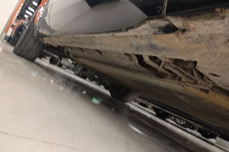 Used Geely Galaxy M9 2025 Model 210km Four-Wheel-Drive Leading Edition Right Side Sill