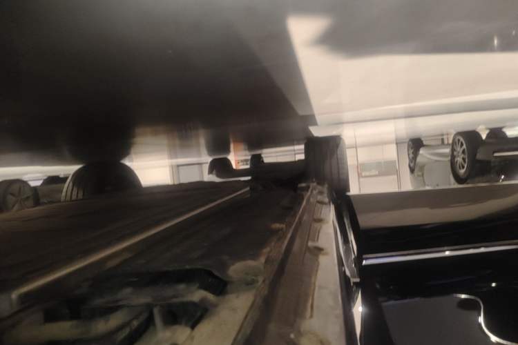 Used Geely Galaxy M9 2025 Model 210km Four-Wheel-Drive Leading Edition Right Side Sill