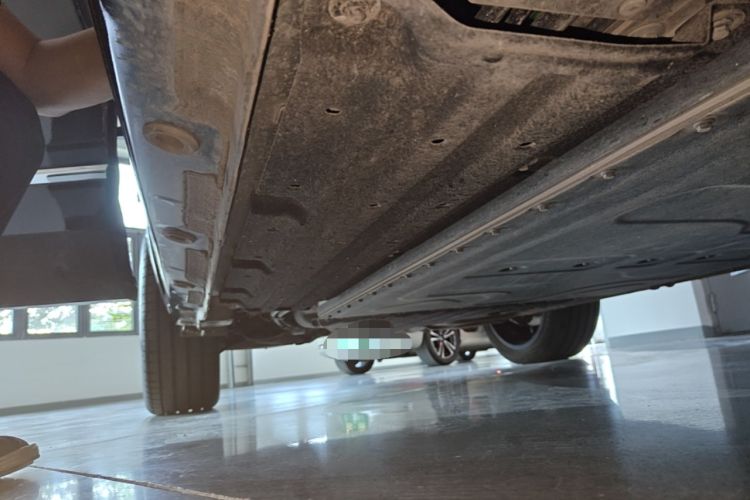 Used Geely Galaxy M9 2025 Model 210km Four-Wheel-Drive Leading Edition Right Side Sill