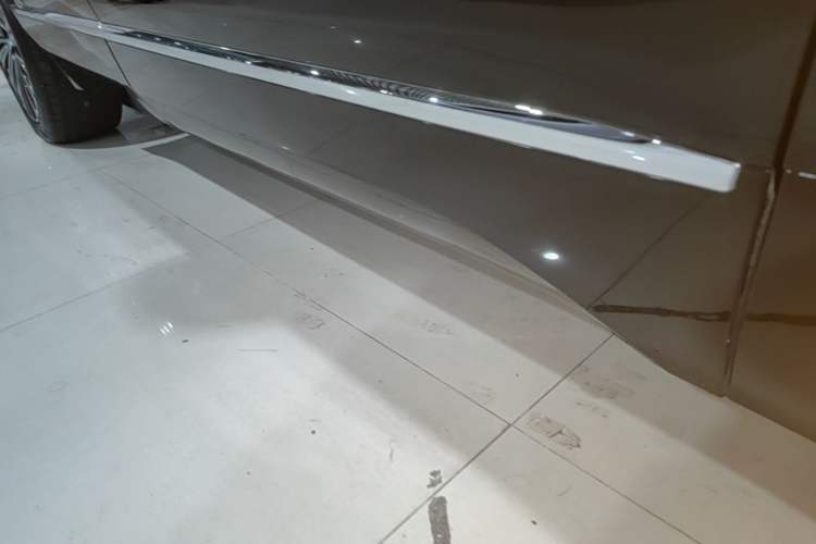 Used Geely Galaxy M9 2025 Model 210km Four-Wheel-Drive Leading Edition Right Side Sill