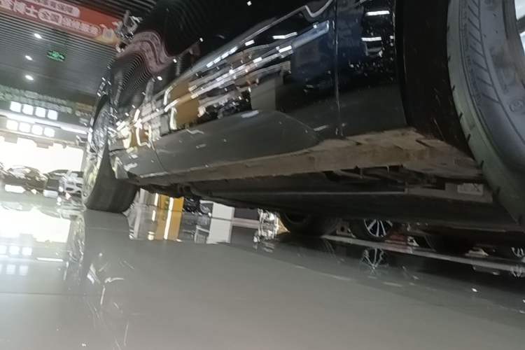 Used Geely Galaxy M9 2025 Model 210km Four-Wheel-Drive Leading Edition Right Side Sill