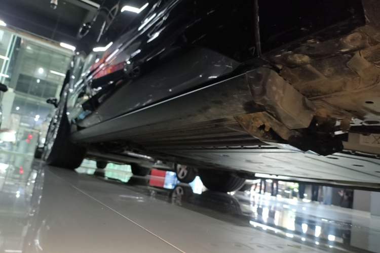 Used Geely Galaxy M9 2025 Model 210km Four-Wheel-Drive Leading Edition Right Side Sill