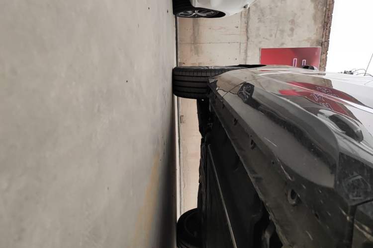 Used Geely Galaxy M9 2025 Model 210km Four-Wheel-Drive Leading Edition Right Side Sill
