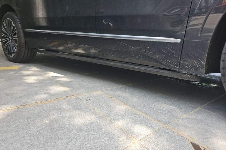 Used Geely Galaxy M9 2025 Model 210km Four-Wheel-Drive Leading Edition Right Side Sill