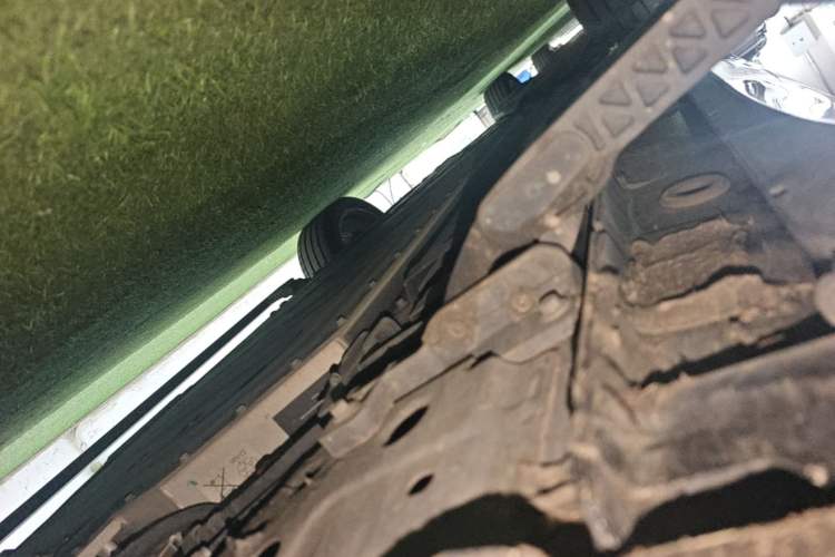 Used Geely Galaxy M9 2025 Model 210km Four-Wheel-Drive Leading Edition Right Side Sill