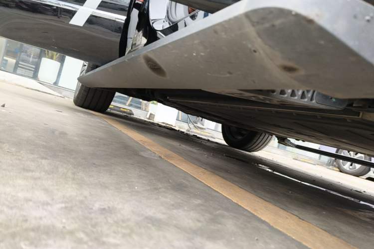 Used Geely Galaxy M9 2025 Model 210km Four-Wheel-Drive Leading Edition Right Side Sill