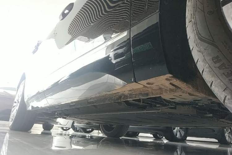Used Geely Galaxy M9 2025 Model 210km Four-Wheel-Drive Leading Edition Right Side Sill