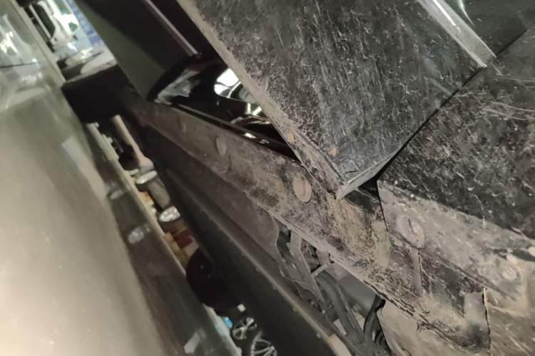 Used Geely Galaxy M9 2025 Model 210km Four-Wheel-Drive Leading Edition Right Side Sill