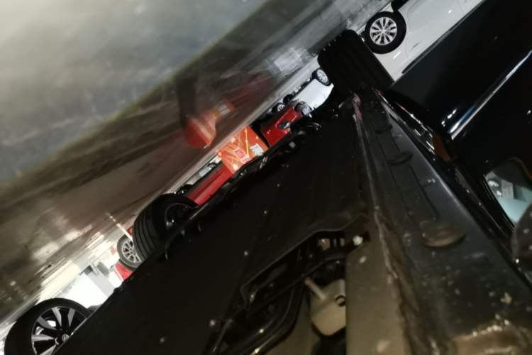 Used Geely Galaxy M9 2025 Model 100km Two-Wheel-Drive Smart Navigation Edition Right Side Sill
