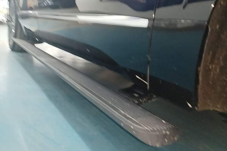 Used Geely Galaxy M9 2025 Model 210km Four-Wheel-Drive Leading Edition Right Side Sill