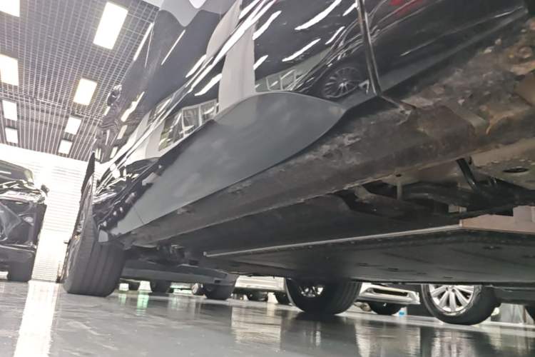 Used Geely Galaxy M9 2025 Model 210km Four-Wheel-Drive Leading Edition Right Side Sill