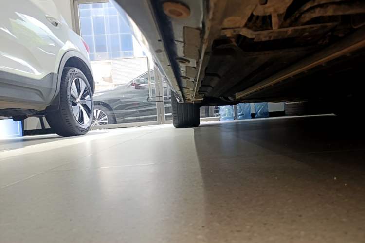 Used Geely Galaxy M9 2025 Model 210km Four-Wheel-Drive Leading Edition Right Side Sill